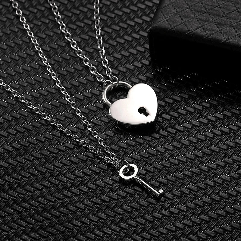 Fashion Best Friends Honey Love Couple Pendant Necklace Set - Broken Heart BFF Friendship Jewelry Gift (2 Pcs)